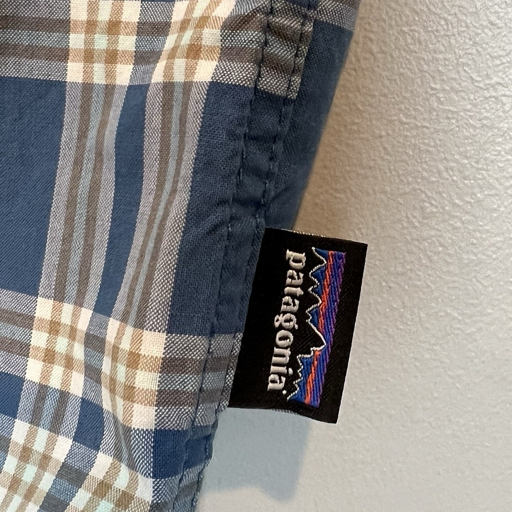Patagonia Men's Short Sleeve Shirt Size Large Button Blue Plaid Organic Cotton - Picture 4 of 9